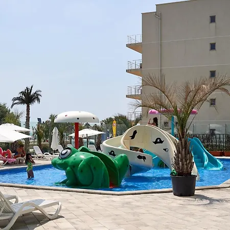 Endless Summer 38 Pools Parking Năvodari